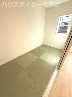 【和室】 | 羽島市福寿町本郷新築建売全2棟！福寿小学校まで徒歩4分！お車スペース3台可能！WICあり！ | 羽島市福寿町本郷新築建売全2棟！福寿小学校まで徒歩4分！お車スペース3台可能！ウォークインクローゼット
