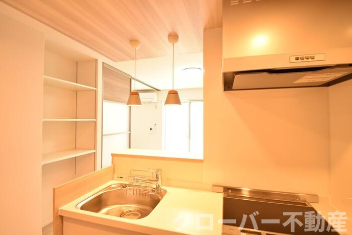 Ｐｏｒｔ Ｃａｓａ Ｅｂｉｓｕの居間・リビング|ＬＤＫ１０．４帖