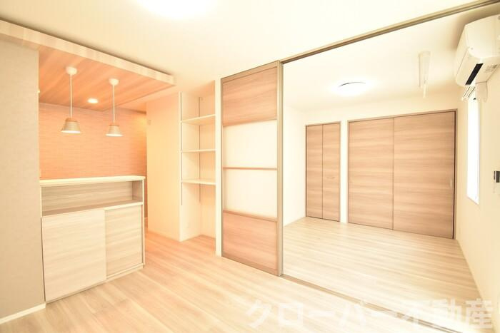 Ｐｏｒｔ Ｃａｓａ Ｅｂｉｓｕの居間・リビング|ＬＤＫ１０．４帖～洋室４．５帖