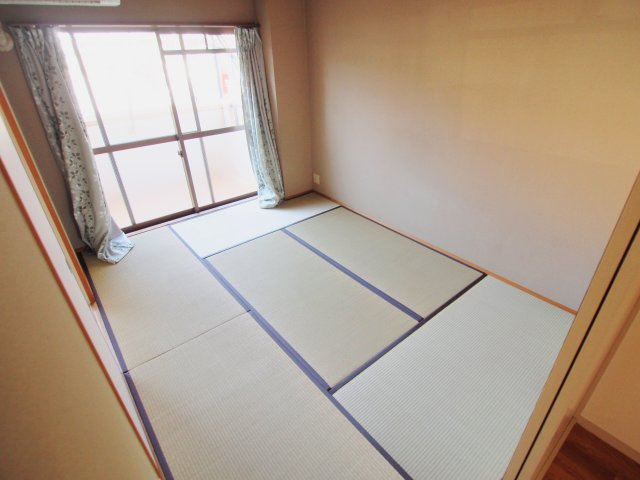 グランソレイユⅡの和室