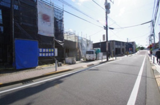 【前面道路含む現地写真】 | 【仲介手数料無料！！】多摩市一ノ宮4丁目　新築戸建て（全4棟）1号棟　5890万円 | 令和８年４月１６日撮影　建築中