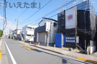 【前面道路含む現地写真】 | 【仲介手数料無料！！】多摩市一ノ宮4丁目　新築戸建て（全4棟）1号棟　5890万円 | 令和８年４月１６日撮影　建築中