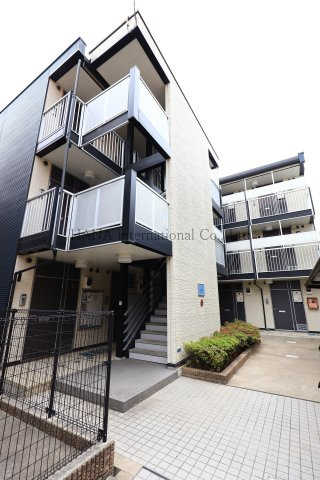 レオパレスＲｏａｄ　＆　Ｓｋｙの外観