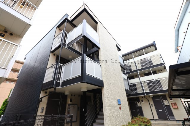 レオパレスＲｏａｄ　＆　Ｓｋｙの外観