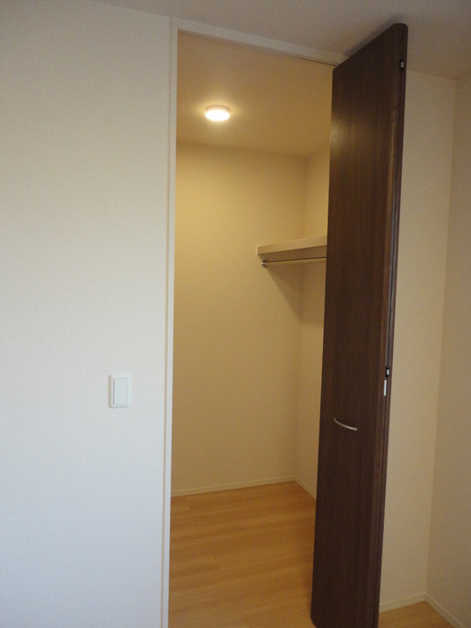 ガーデンコート A棟の収納|ウォークインクローゼット