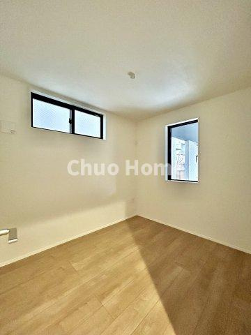 葛飾区東金町4丁目新築分譲住宅の子供部屋|【子供部屋】お子様を持つ家庭の約6割が「家族や子どものため」に購入を希望。入学後の転校を避け、広い空間でのびのび育てたいなどの親心が、家探しのきっかけになっているようです。