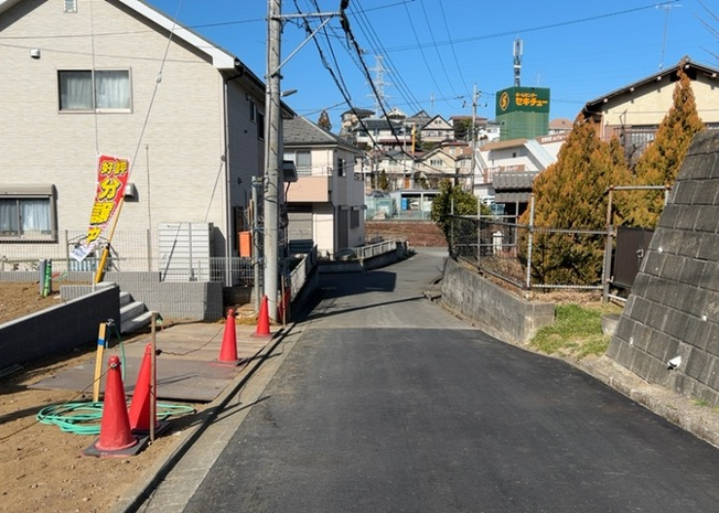 【展望】 | 桜や紅葉の名所に出かける人は多いと思いますが、家にいながら季節の移ろいを感じる生活を送りませんか？リビングや窓から見える景色が生活を彩るワンポイントに！現地から見える景色を堪能してみては如何でしょう。