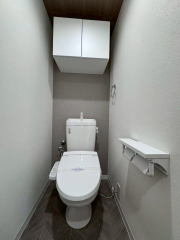 ルネ旭公園のトイレ|トイレは吊戸棚付きの温水洗浄便座です。冬のトイレタイムも快適です。