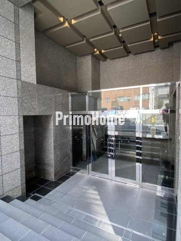 パレステュディオ東京八重洲通りのエントランス