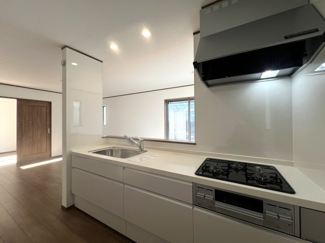 陸の孤島は昔の話！！新駅でアクセス抜群！～羽沢町新築戸建て～のキッチン|キッチンです
