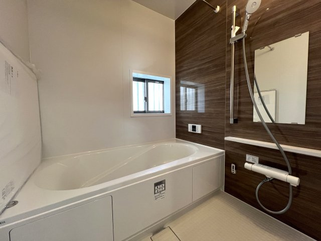 陸の孤島は昔の話！！新駅でアクセス抜群！～羽沢町新築戸建て～の浴室|落ち着いた空間のお風呂です