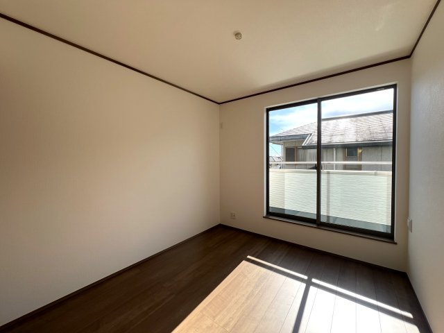 陸の孤島は昔の話！！新駅でアクセス抜群！～羽沢町新築戸建て～の洋室|きれいな洋室です