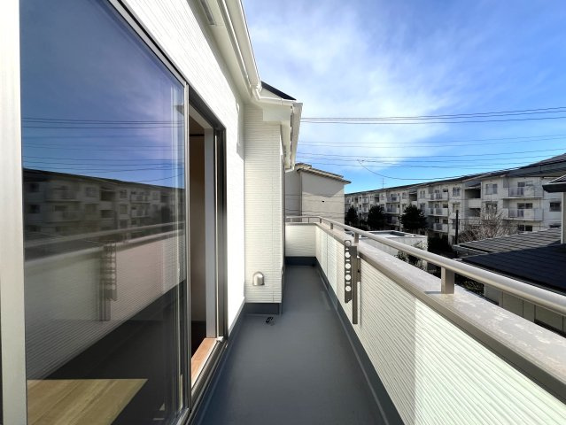 陸の孤島は昔の話！！新駅でアクセス抜群！～羽沢町新築戸建て～のバルコニー|開放的で明るい空間を演出してくれるバルコニーです