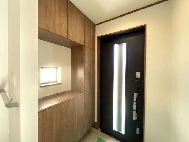 陸の孤島は昔の話！！新駅でアクセス抜群！～羽沢町新築戸建て～の玄関|玄関です