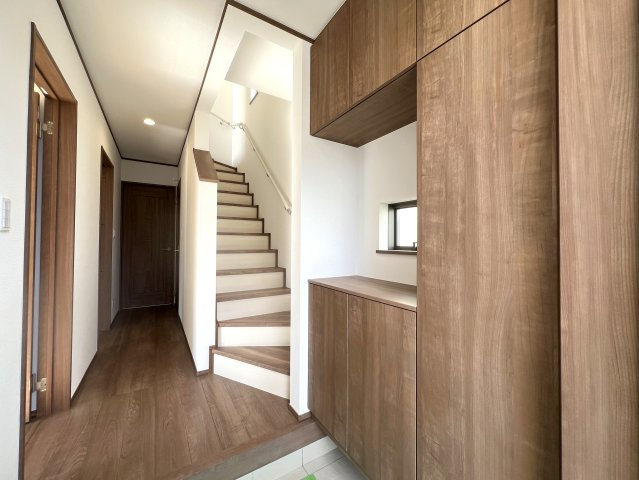 陸の孤島は昔の話！！新駅でアクセス抜群！～羽沢町新築戸建て～の玄関|きれいな玄関です