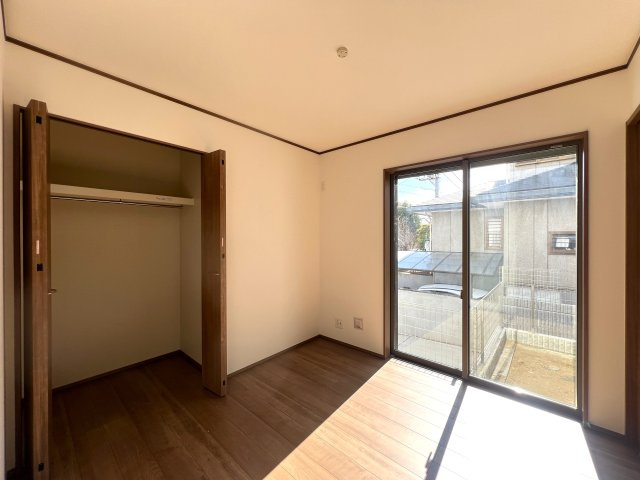 陸の孤島は昔の話！！新駅でアクセス抜群！～羽沢町新築戸建て～の洋室|明るい洋室です