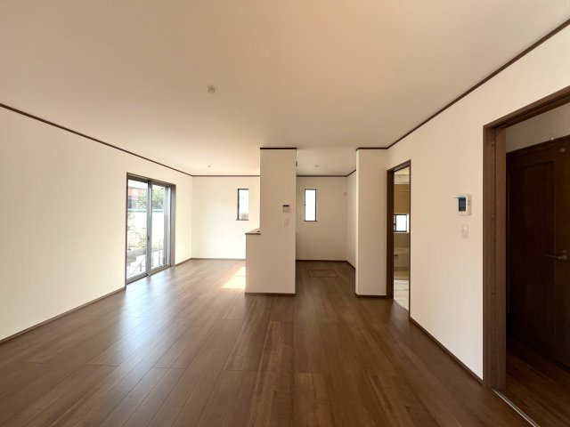 陸の孤島は昔の話！！新駅でアクセス抜群！～羽沢町新築戸建て～の居間・リビング|ゆったり過ごせるリビングです