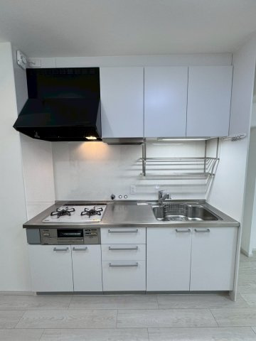 シャルマンコーポ野江第一期のキッチン|二口コンロ付き。コンパクトなキッチンで使いやすいです。