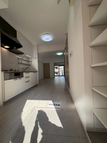 シャルマンコーポ野江第一期の玄関|玄関横に棚付きで靴もすっきり収納可能です。