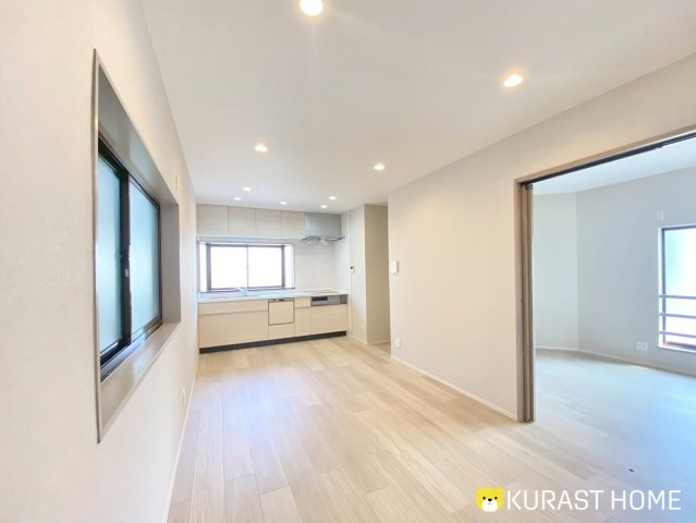 長岡京市西の京　中古戸建の居間・リビング