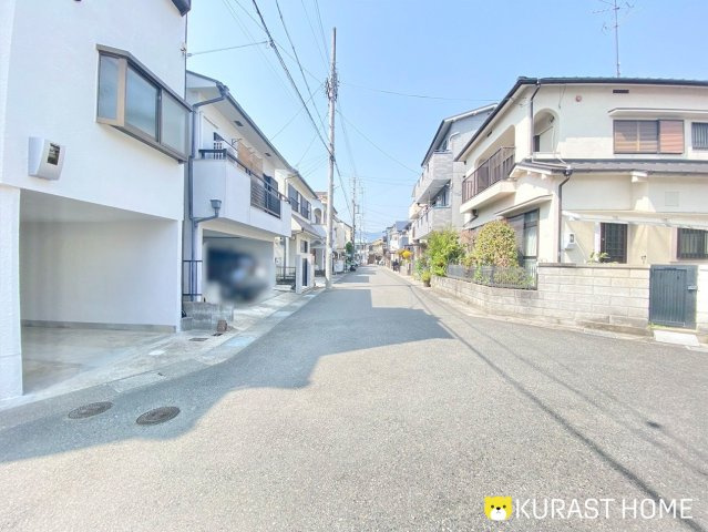 長岡京市西の京　中古戸建の前面道路含む現地写真
