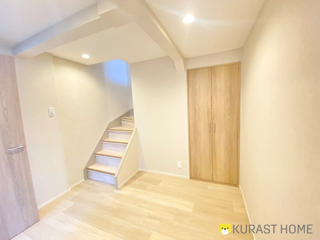 長岡京市西の京　中古戸建の玄関