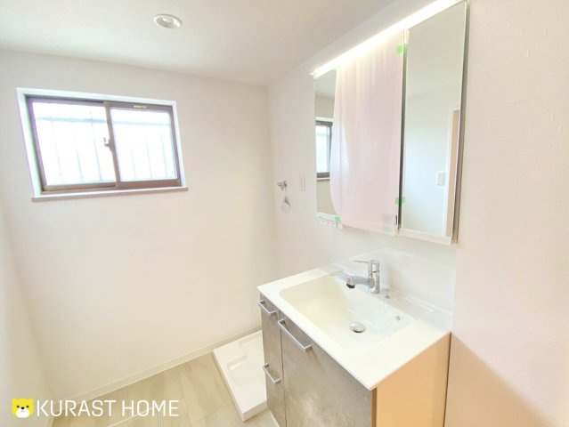 長岡京市西の京　中古戸建の洗面所