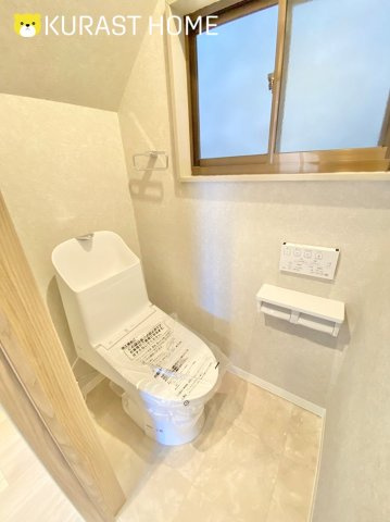 長岡京市西の京　中古戸建のトイレ