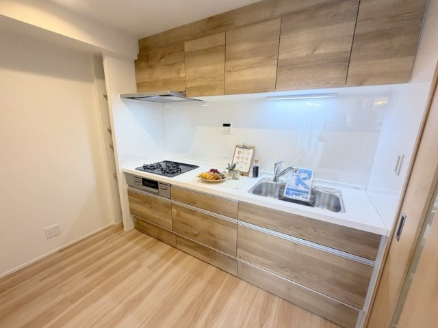 アミティ三郷早稲田6-1-2号棟のキッチン|同施工会社の参考写真になります。