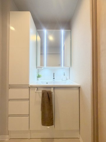 アミティ三郷早稲田6-1-2号棟の独立洗面台|同施工会社の参考写真になります。