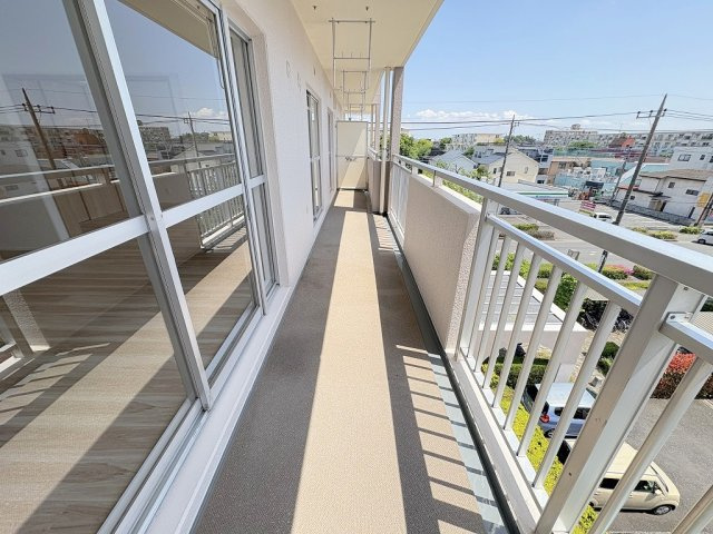 アミティ三郷早稲田6-1-2号棟のバルコニー|同施工会社の参考写真になります。