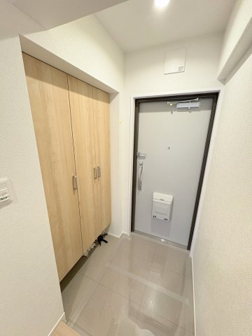 アミティ三郷早稲田6-1-2号棟の玄関|同施工会社の参考写真になります。