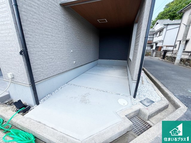 ■19日(土)～23日(祝)現地ご見学可能！　 寝屋川市八幡台　限定1邸の駐車場|駐車スペース！散水栓があるので、こまめに愛車を洗えます！