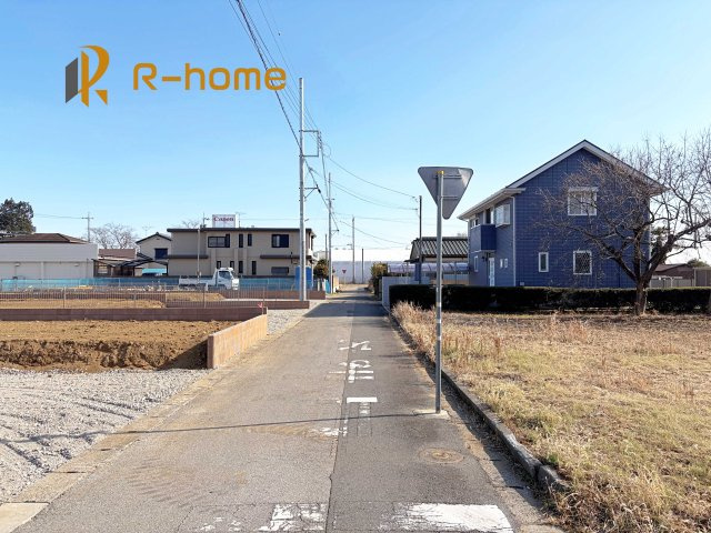 第1常総市坂手町　新築戸建て　2号棟の前面道路含む現地写真|『今から見たい！』大歓迎です♪
お気軽にＲ－ｈomeまでお問い合わせください。