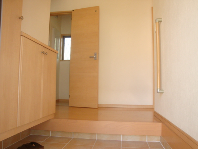 平井2丁目期限付き貸家の玄関