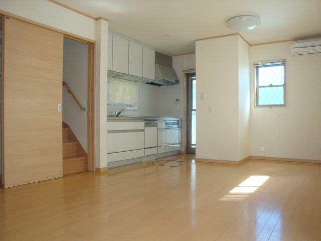 平井2丁目期限付き貸家の居間・リビング