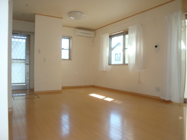 平井2丁目期限付き貸家の居間・リビング