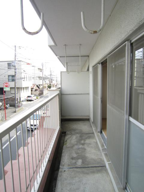鵠沼岡田ビルのバルコニー|南向きのバルコニーです。