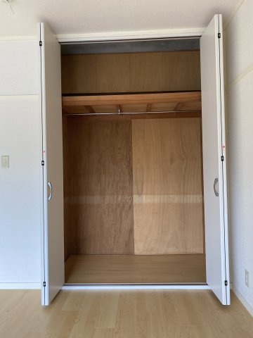 鵠沼岡田ビルの収納|洋室の収納です。