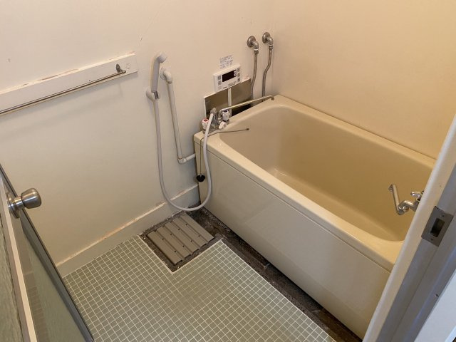 鵠沼岡田ビルの浴室|追炊き機能付いてます。