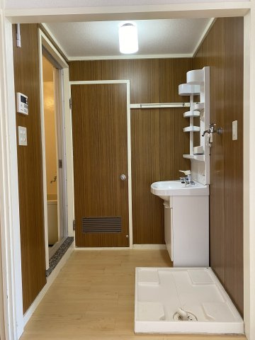 鵠沼岡田ビルの内装|洗面脱衣所です。