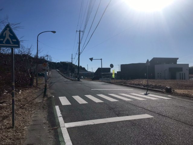 日立市石名坂土地（A）の前面道路含む現地写真