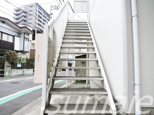 汐美コーポのその他共用部分|2階のお部屋に上がる階段です☆