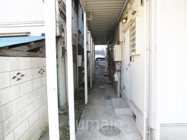 汐美コーポのエントランス|一番手前のお部屋です♪