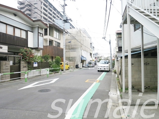 汐美コーポの外観|建物の前の通りです♪