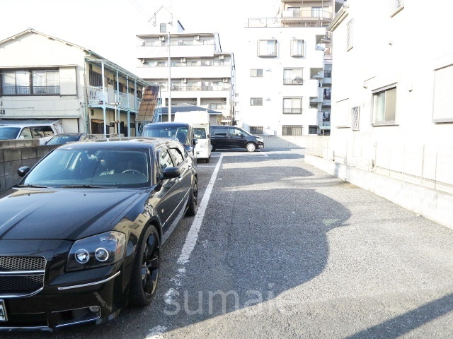 汐美コーポの駐車場|奥に空きがあります♪