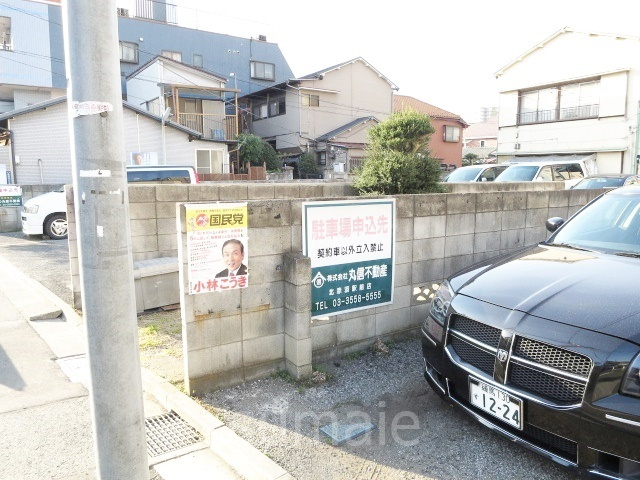 汐美コーポの駐車場|目の前に駐車場あります♪