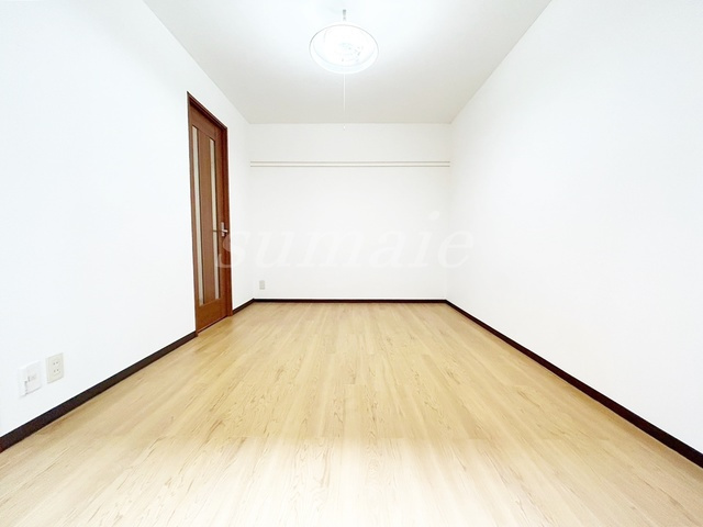 汐美コーポの居間・リビング|綺麗なフローリング☆