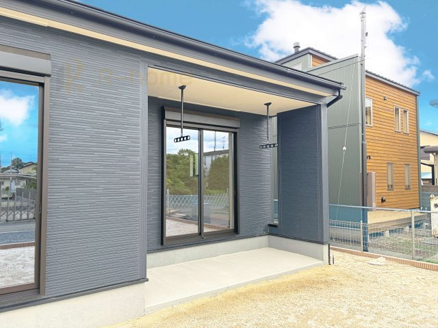 第1常総市坂手町　新築戸建て　3号棟のその他|主寝室から出入り可能なテラス！洗濯もの干しやお休みの日のくつろぎスペースに♪