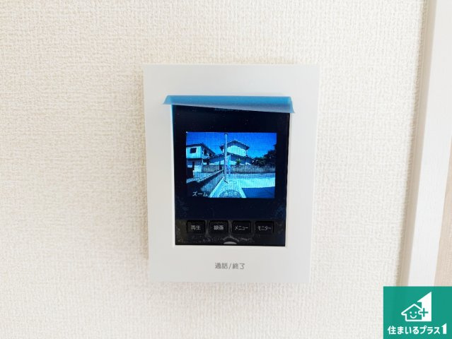 西脇市高田井町　第2期　新築一戸建ての防犯設備|カラーモニターインターホン！声だけでなく来訪者の姿や顔がモニターで確認できるので、小さなお子様がいらっしゃるご家庭でも安心できます！